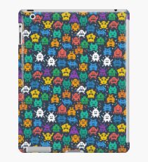 Retro video game monsters pattern iPad Case/Skin