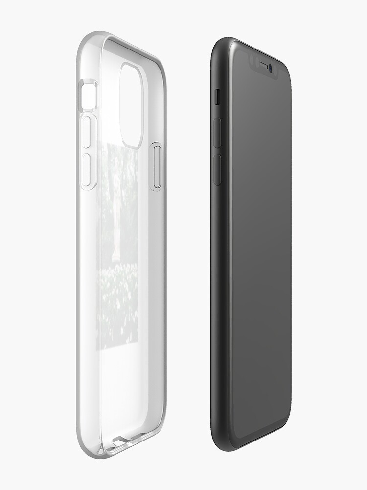 Coque iPhone « Statue blanche en fleurs blanches. », par dillonkdill