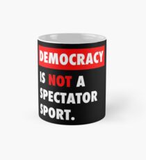 Taza clásica La democracia no es un deporte para espectadores
