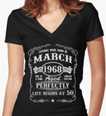 Camiseta entallada de cuello en V Nacido en marzo de 1968, las leyendas nacieron en marzo