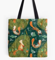 Muster 74 - Spielerische Otter am Fluss Tote Bag