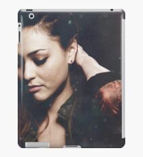 Raven Reyes iPad-Hülle & Klebefolie