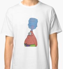 Patrick mit Flasche auf Kopf Classic T-Shirt
