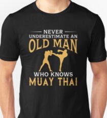 Never Underestimate An Old Man Who Knows Muay Thai Unisex T-Shirt