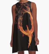 QAnon Fiery Q für Verschwörung Lightning Theorist T-Shirt von Scralandore Design A-Linien Kleid