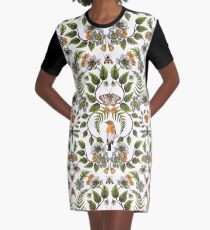 Frühlings-Reflexion - Blumen- / botanisches Muster mit Vögeln, Motten, Libellen u. Blumen T-Shirt Kleid