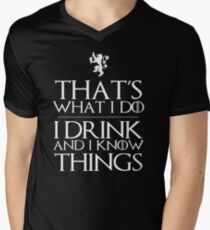 I know things Men's V-Neck T-Shirt