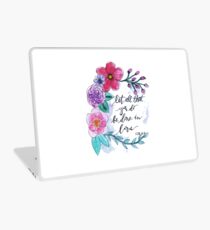 Lassen Sie alles, was Sie tun, in Liebe getan werden 1 COR 16: 8 Christian Design Laptop Folie