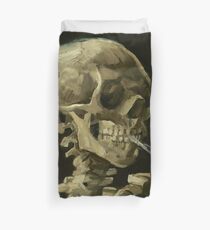 Schädel eines Skeletts mit einer brennenden Zigarette - Vincent Van Gogh Bettbezug