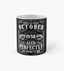 Lustiges Oktober 1958 60. Geburtstags-Party-Kleid Tasse (Standard)