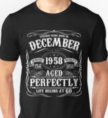 Lustiges 60. Geburtstags-Partykleid Dezembers 1958 Unisex T-Shirt
