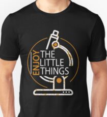 Lustige Mikrobiologie Genießen Sie die Wissenschaft der kleinen Sachen Slim Fit T-Shirt
