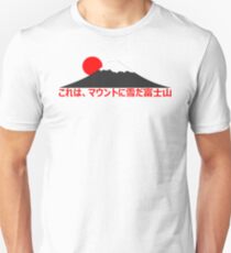 Es schneit auf dem Berg. Fuji-san (Japanisch) Slim Fit T-Shirt