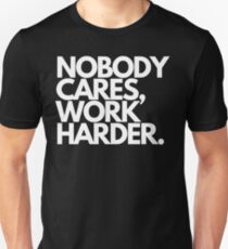 Camiseta ajustada A nadie le importa, trabaja más duro.