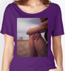 Junge Frau auf analogem Porträtfoto Hasselblad Mittelformat 6x6 des Strandes Loose Fit T-Shirt