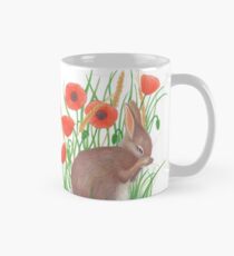 schüchterner Hase unter Mohnblumen Tasse