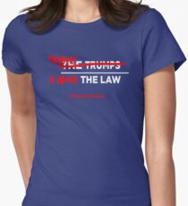 Schütze Mueller Tailliertes T-Shirt für Frauen