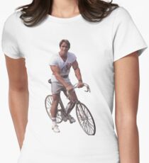 Arnold auf einem Fahrrad Tailliertes T-Shirt