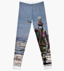 Afrikanerin, die Shells 1 sammelt Leggings
