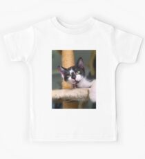 Dia doll - what happens now? Kids Tee