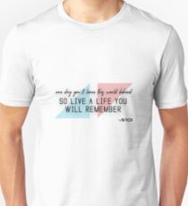 Eine Hommage an AVICII (Zitat) Slim Fit T-Shirt