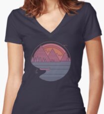 Die Berge rufen an Tailliertes T-Shirt mit V-Ausschnitt