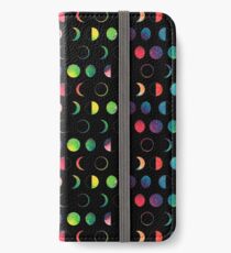 Regenbogen-Mond-Phasen - schwarzer Hintergrund iPhone Flip-Case/Hülle/Klebefolie