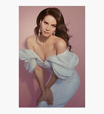 Lana Del Rey - rosa Hintergrund Fotodruck