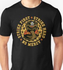 Cobra kai - Schlag zwei HD Logo Unisex T-Shirt