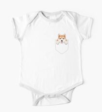 Lustiges Shiba Inu in Ihrer Tasche Baby Body Kurzarm