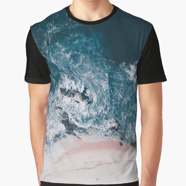 I love the sea - written on the sand Graphic T-Shirt