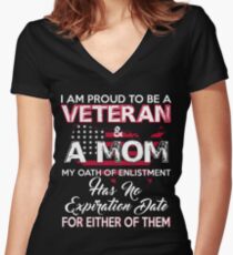 Memorial Day Gifts - I Am Proud To Be A Veteran And A Mom - Veteran Mom Gifts Women's Fitted V-Neck T-Shirt