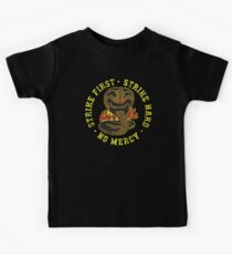 Cobra Kai - Strike First - Strike Hard - Keine Gnade - HD Distressed Variante 2 Kinder T-Shirt