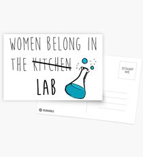 Frauen gehören im Labor Postkarten