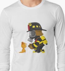 Firefighter rescues kitten Long Sleeve T-Shirt