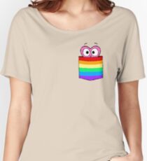Camiseta ancha En un latido del corazón - Bolsillo de la bandera LGBT