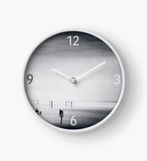 Reloj Extraños en una playa - paisaje marino abstracto