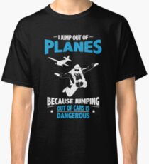 Ich springe von Ebenen - Springen von Autos ist gefährlich Classic T-Shirt