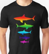 Helle Regenbogenhaie für Haifischliebhaber Slim Fit T-Shirt