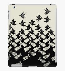 Fisch und Vögel Art Deco Tessellation iPad-Hülle & Klebefolie