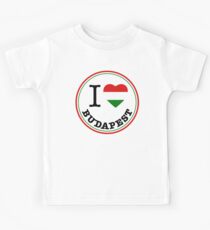 I Love Budapest, circle, sticker, black bg Kids Tee