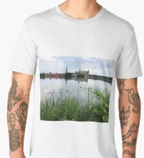 Birds swimming in the Castle Lake Men's Premium T-Shirt