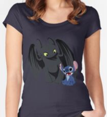 Stitch and Toothless Tailliertes Rundhals-Shirt