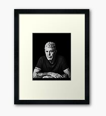 Anthony Bourdain. Gerahmtes Wandbild