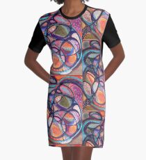 Schwimmen stromaufwärts T-Shirt Kleid
