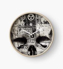 Totenkopf mit Maschinenmuster Uhr
