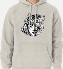Porträt des magischen surrealen Hexenmädchens mit einem Kopf als nächtlichem Himmel voll der Mottenschmetterlinge. Hoodie