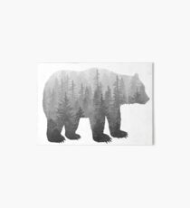 Misty Forest Bear - Schwarz und Weiß Galeriedruck