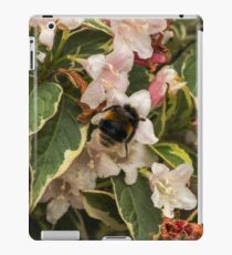 Bumble in the Flowers iPad Case/Skin