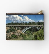 Castlewood Schlucht-Brücke Täschchen